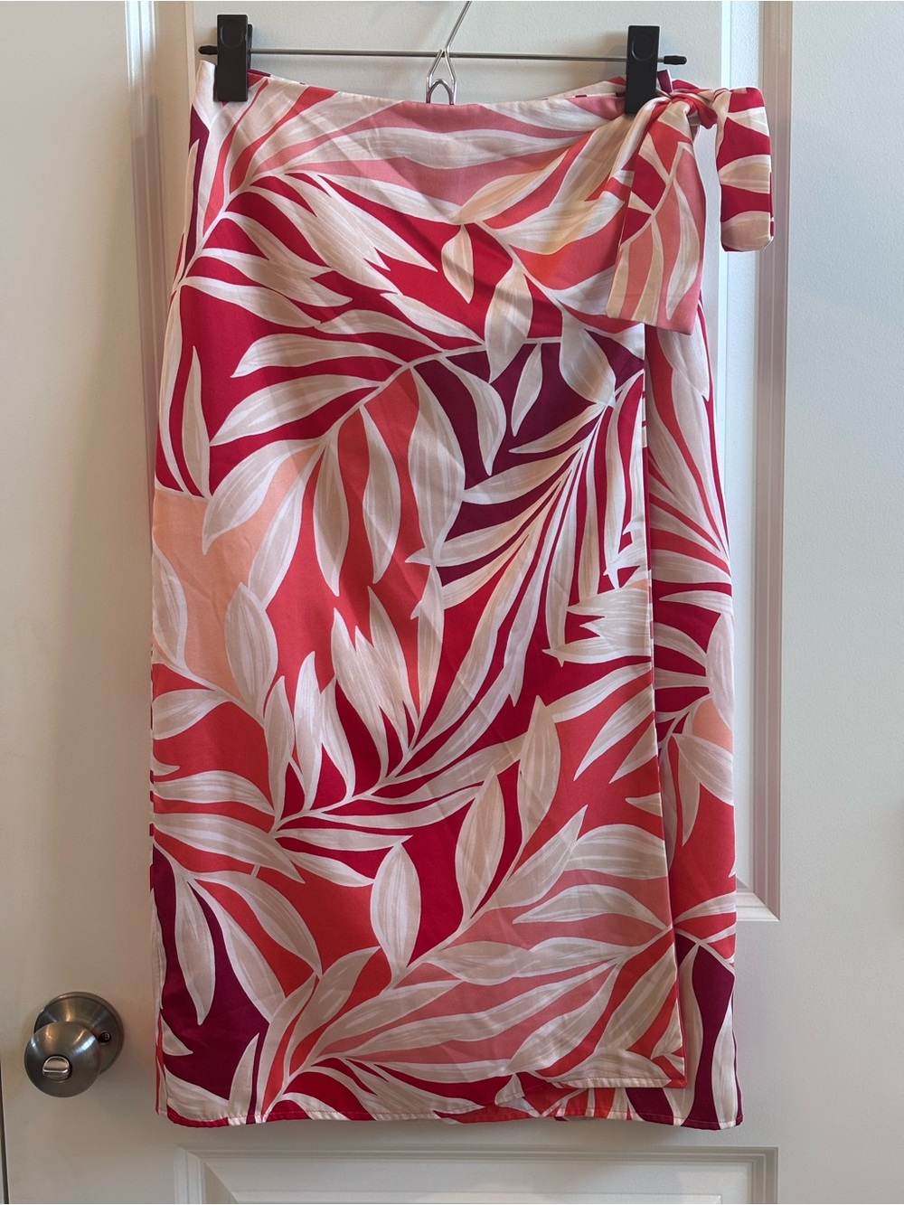 Women’s Red Leaf-Print Sarong Wrap Skirt